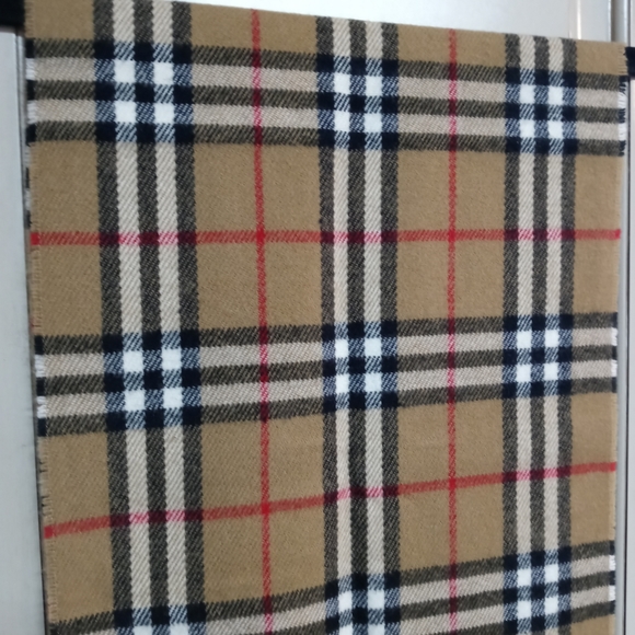 Burberry Vintage Check Brushed-Cashmere Scarf - Picture 3 of 14